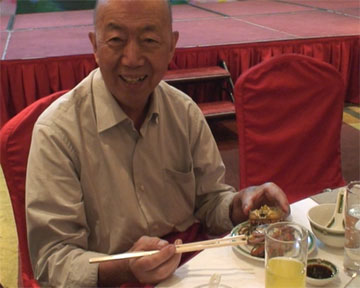 世界河蟹之父出席梁子湖河蟹文化节
